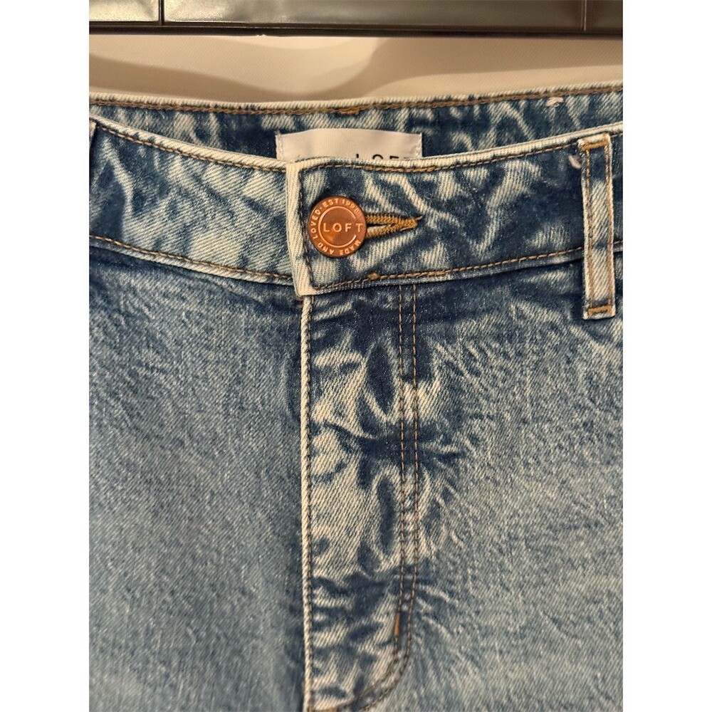 LOFT Mom Jeans Womens Size 30 Light Wash High Rise Distressed Ripped Knee - Picture 4 of 13
